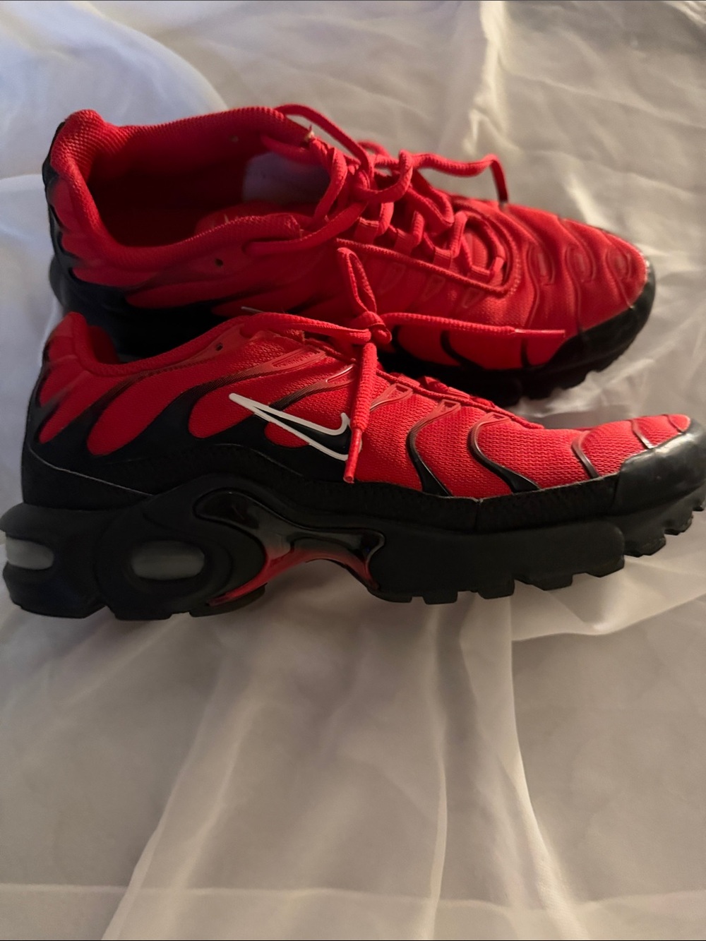 Nike Red Women's Sneakers - Picture 2 of 4